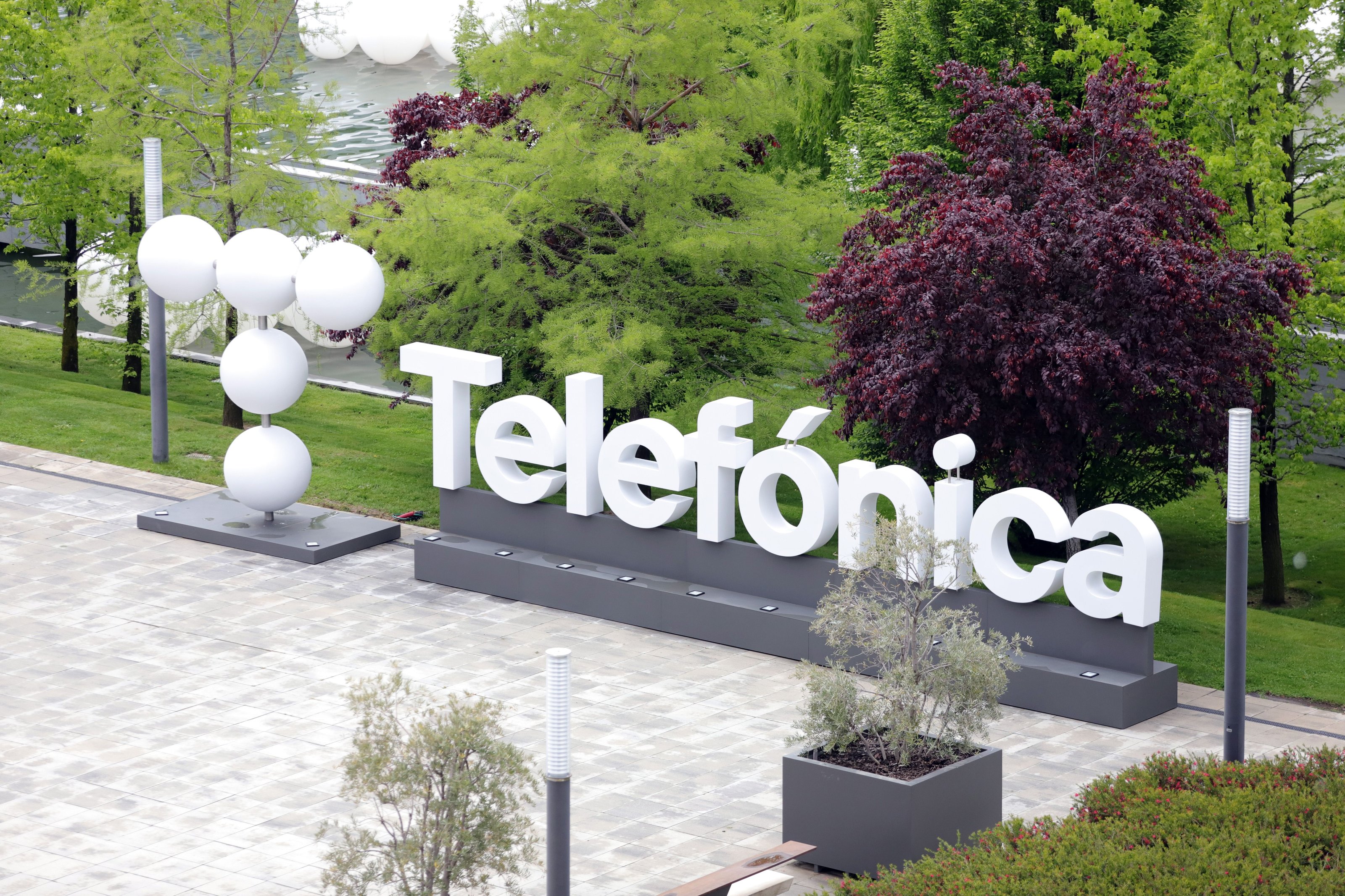Logotipo Telefónica corporeo en Distrito Telefónica